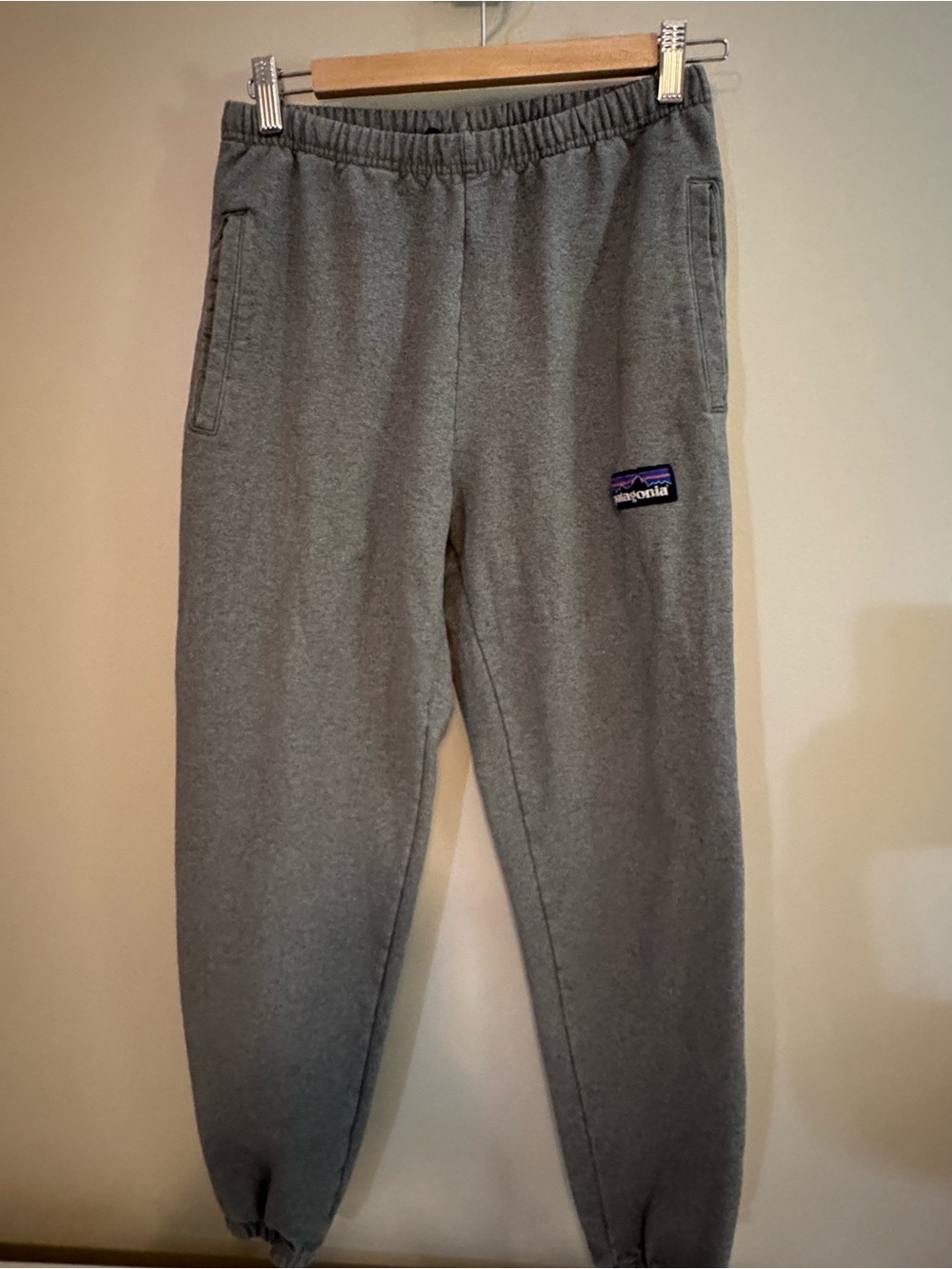Patagonia Fleece Sweatpants Size Small Gray Logo Jogger Pants